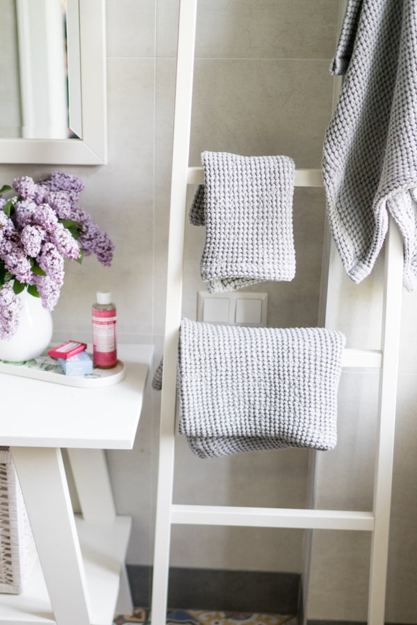 Round Rug Soft Waffle Bathroom Towel Set Bath Towels Light Grey Bath Rug Dusty Pink